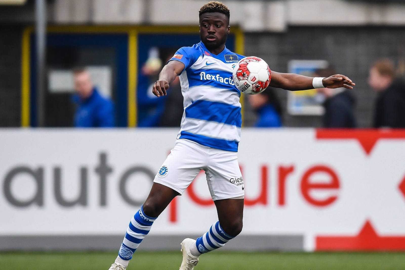 FC St. Pauli Leeroy Owusu im Visier?