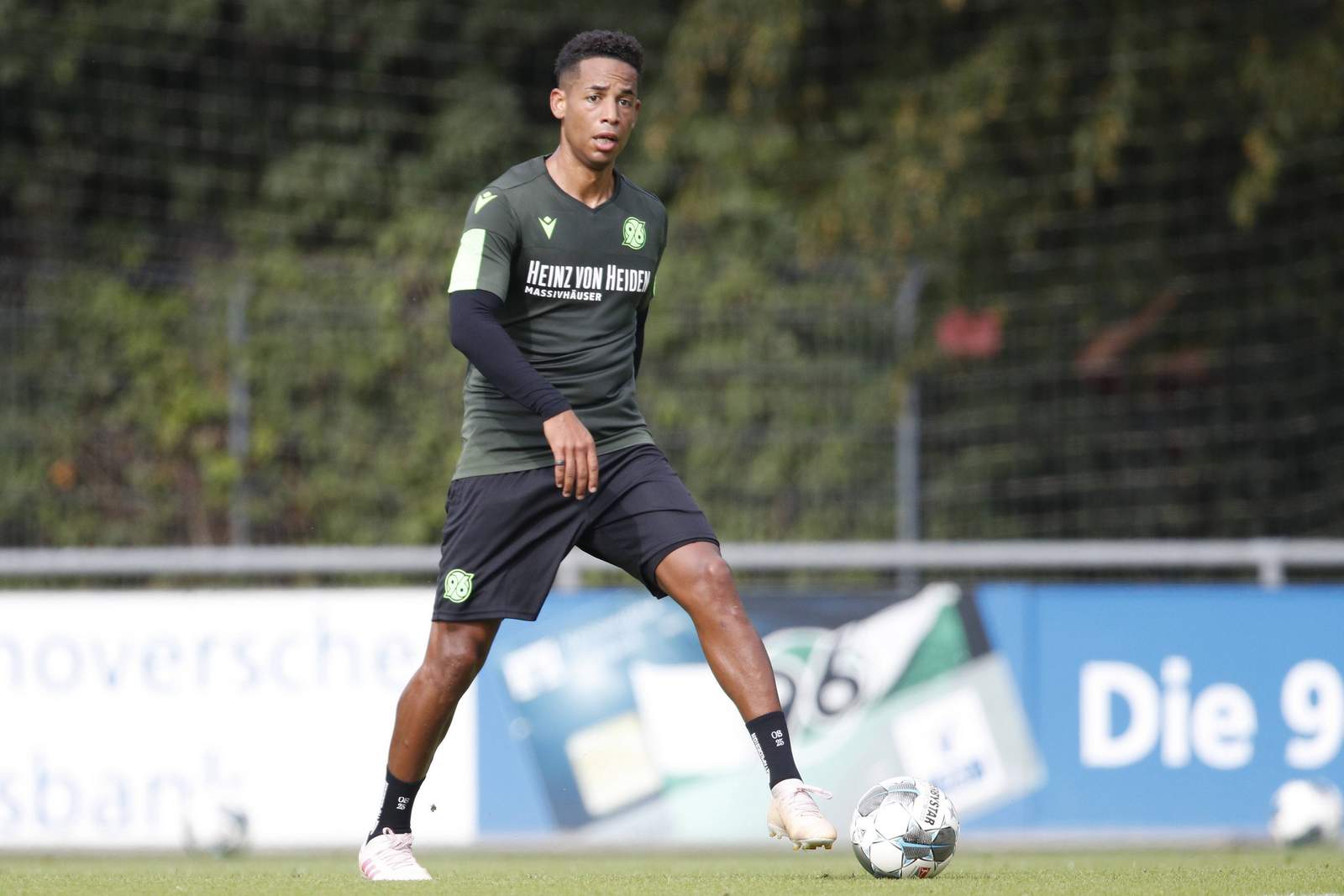 2. bundesliga, hannover 96, dennis aogo Dennis Aogo im 96-Training.