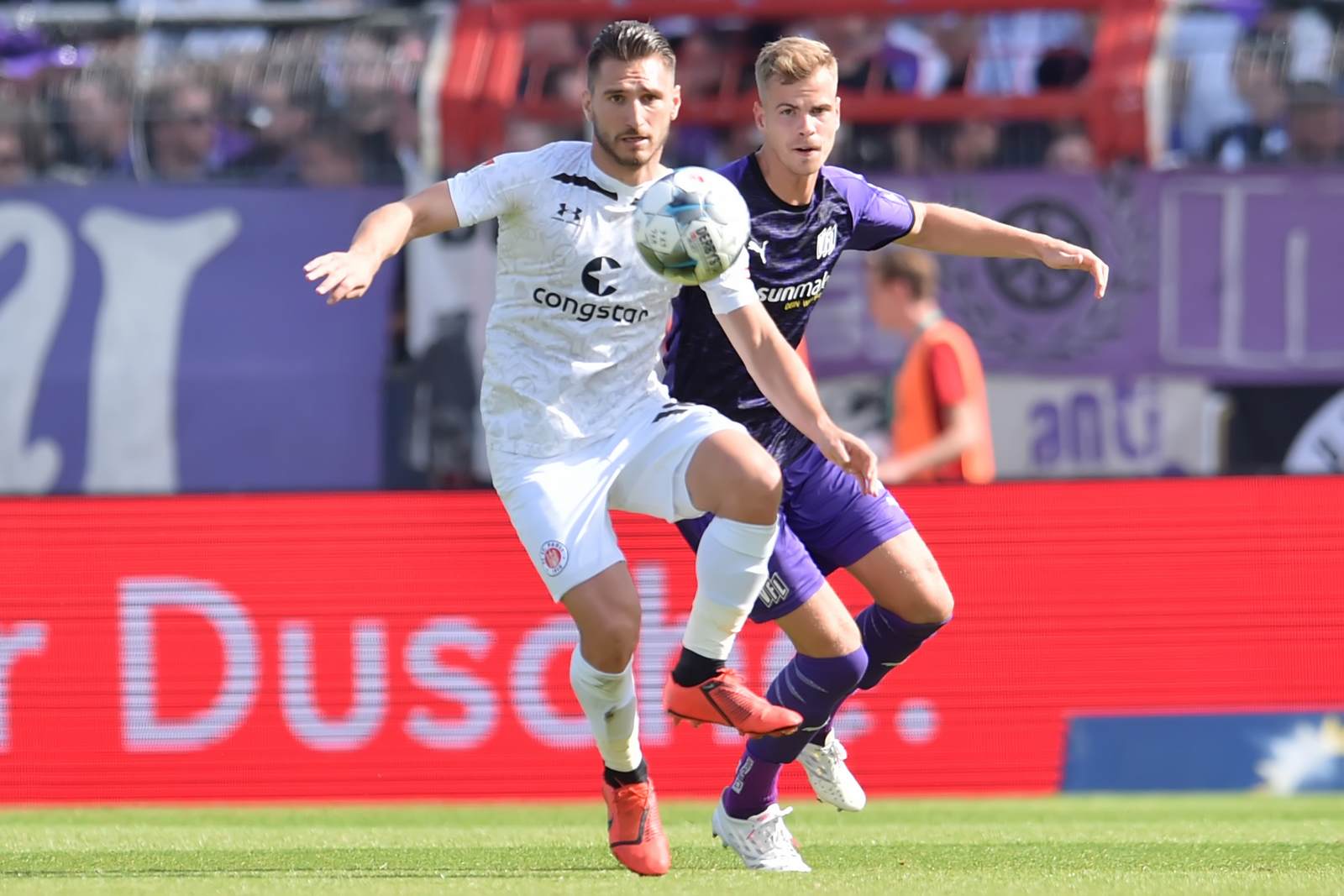 Dimitrios Diamantakos, joost van aken, fc st pauli, vfl osnabrück, 2. bundesliga Dimitrios Diamantakos gegen Joost van Aken