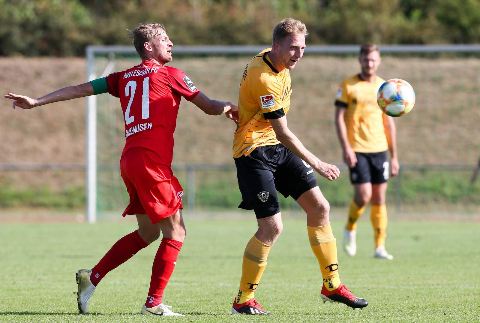 dynamo dresden, marco hartmann Marco Hartmann (r.) gegen Jan Washausen.