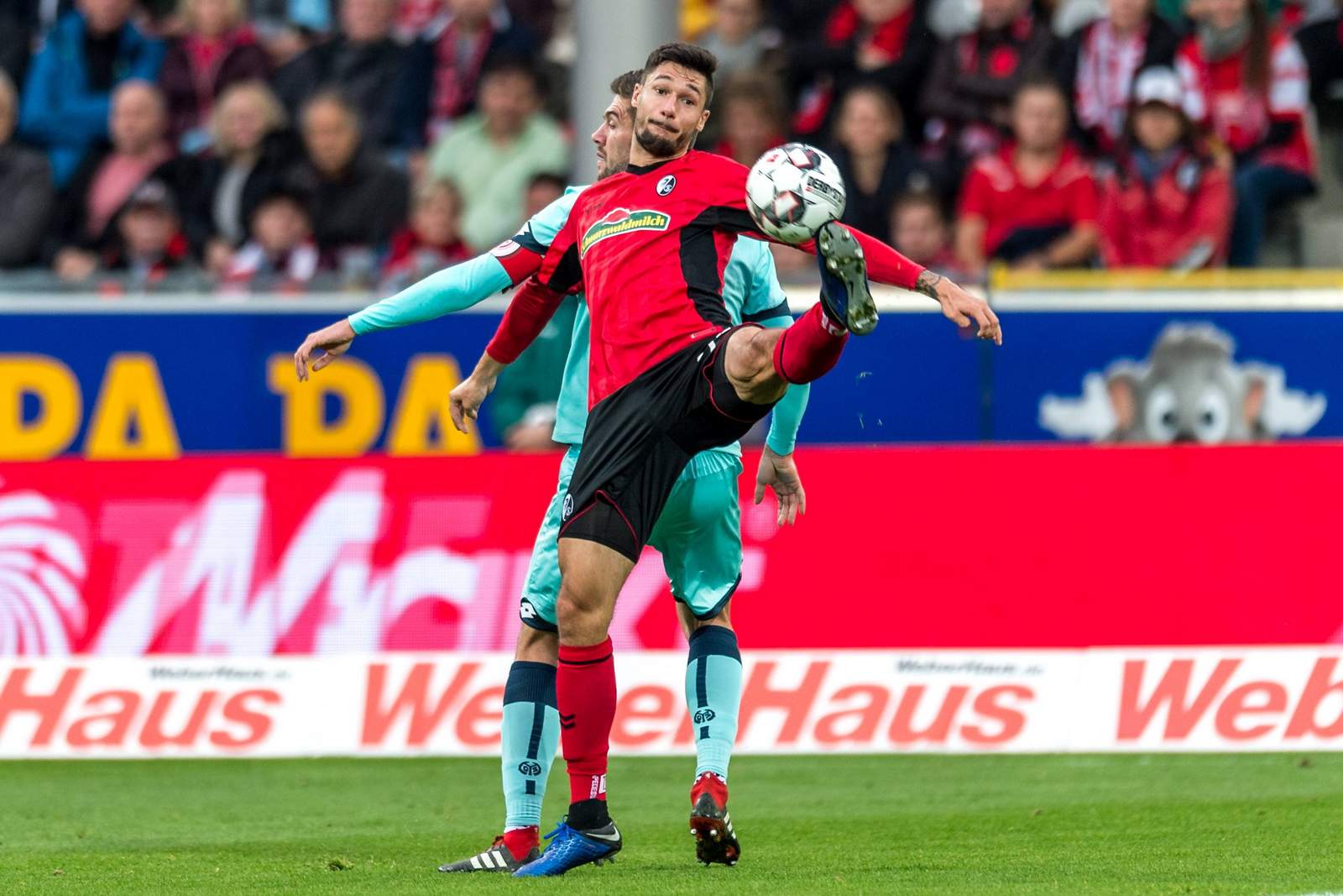 sc freiburg, tim kleindienst Tim Kleindienst im SCF-Dress.