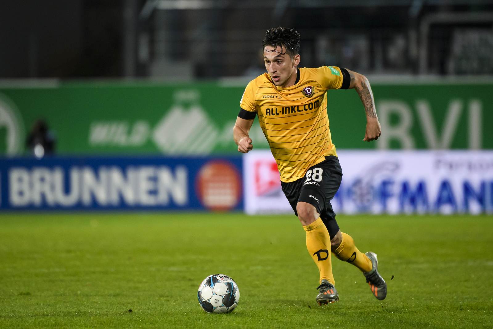 baris atik, 2. bundesliga, dynamo dresden Baris Atik am Ball für Dynamo Dresden