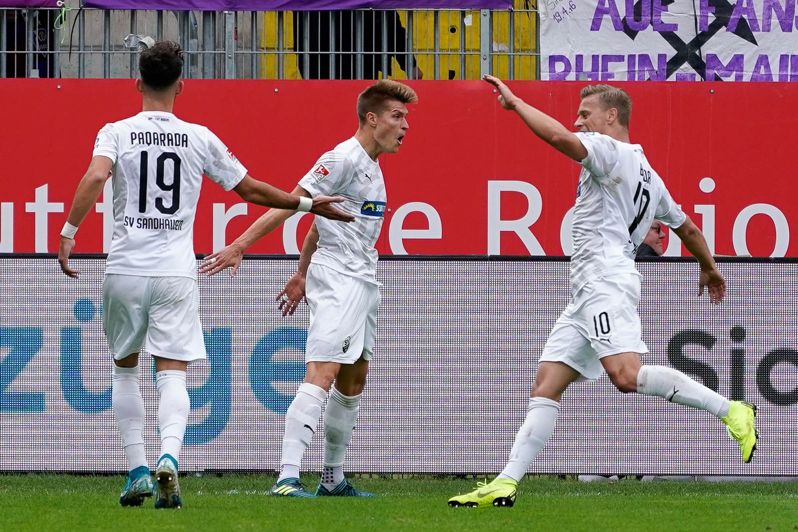 Leart Paqarada, Kevin Behrens, Julius Biada, sv sandhausen, 2. bundesliga Leart Paqarada, Kevin Behrens und Julius Biada beim SV Sandhausen