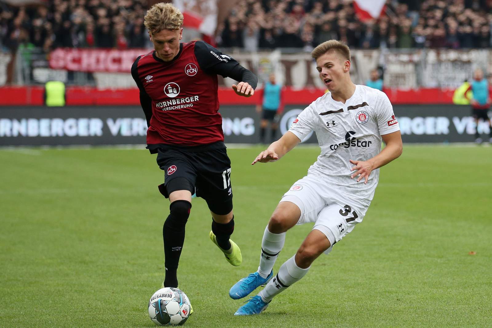 hack nürnberg becker st.pauli 2.bundesliga Robin Hack vom 1.FC Nürnberg gewinnt Zweikampf gegen Finn Ole Becker von St.Pauli
