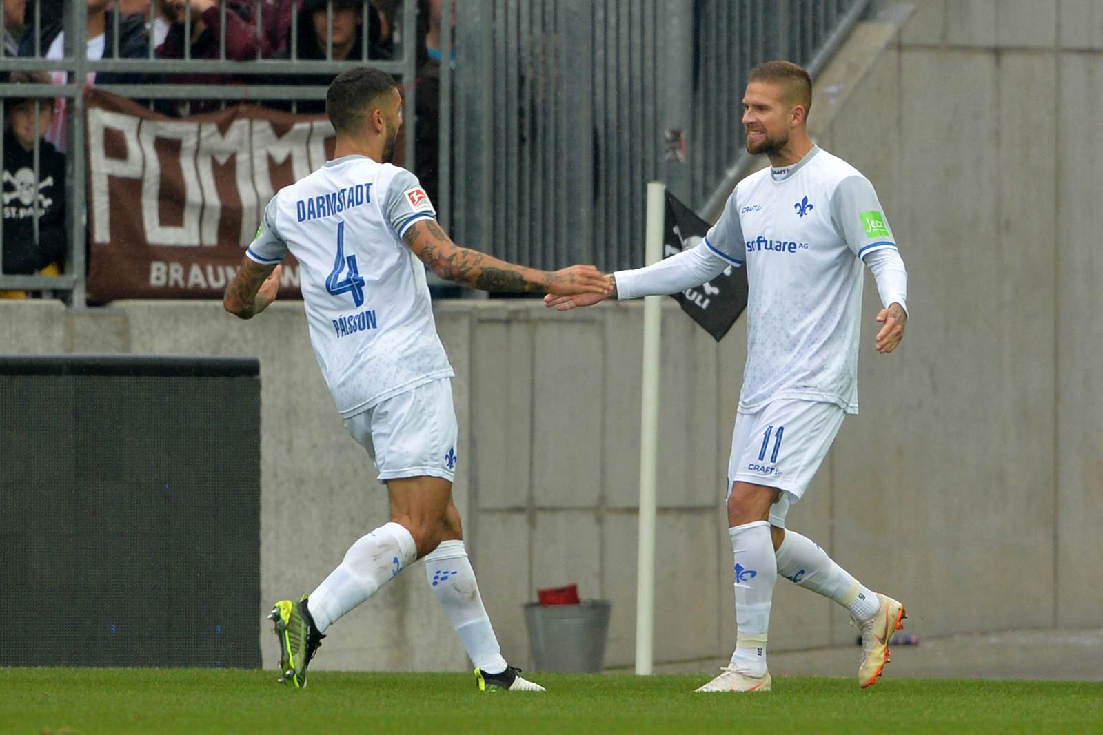 victor palsson, tobias kempe, darmstadt 98, 2. bundesliga Victor Palsson und Tobias Kempe jubeln