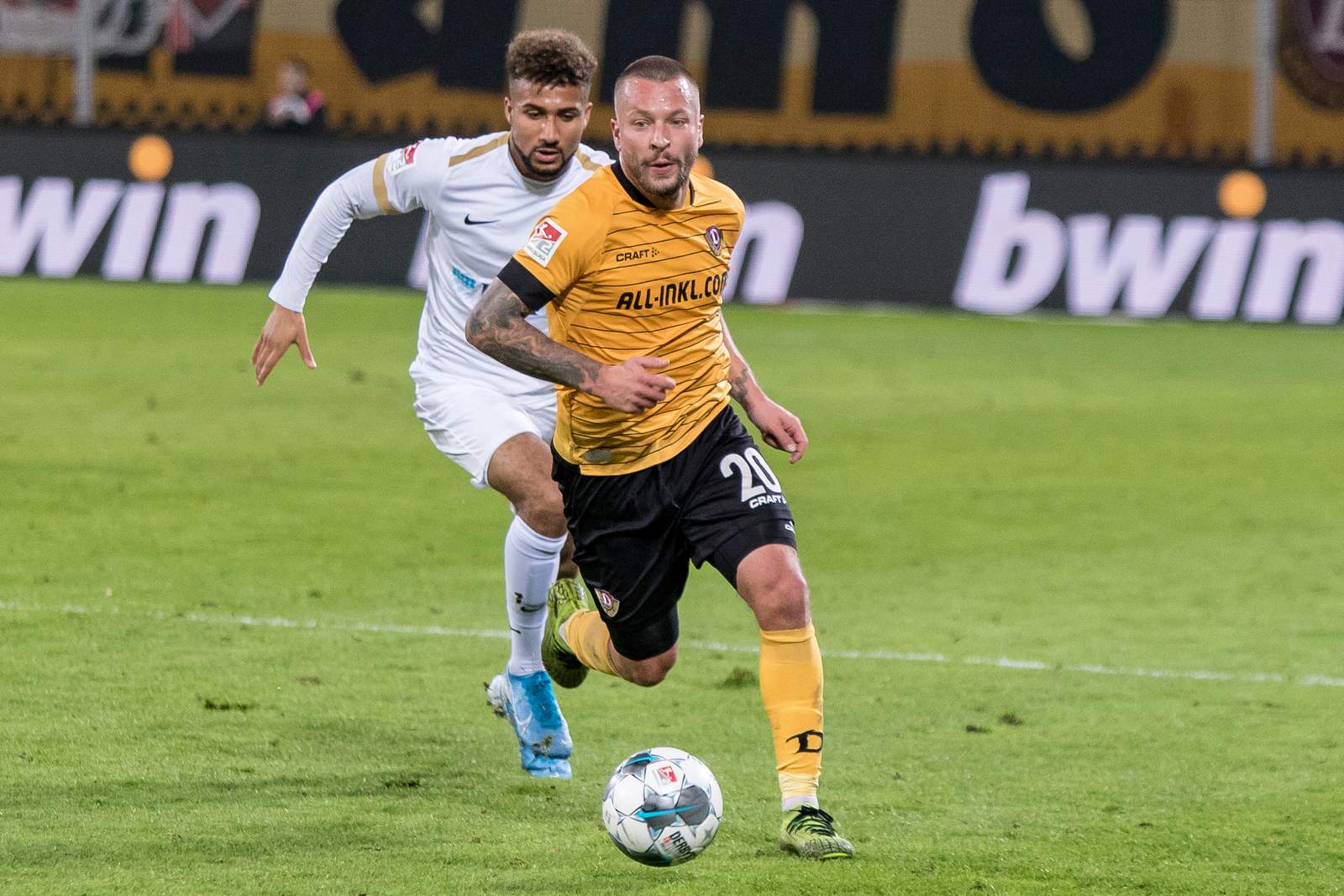 2. bundesliga, dynamo dresden, patrick ebert Patrick Ebert ist schneller als Daniel Kofi-Kyereh.