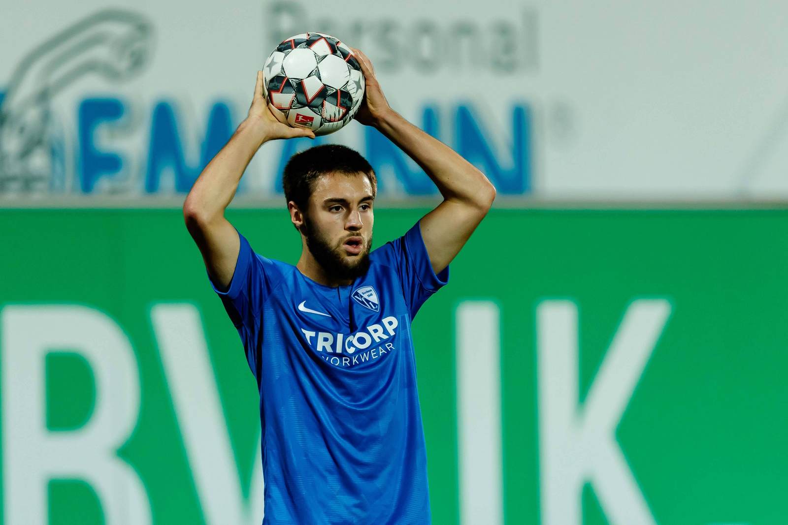 tom baack, vfl bochum, 2. bundesliga Tom Baack beim Einwurf.