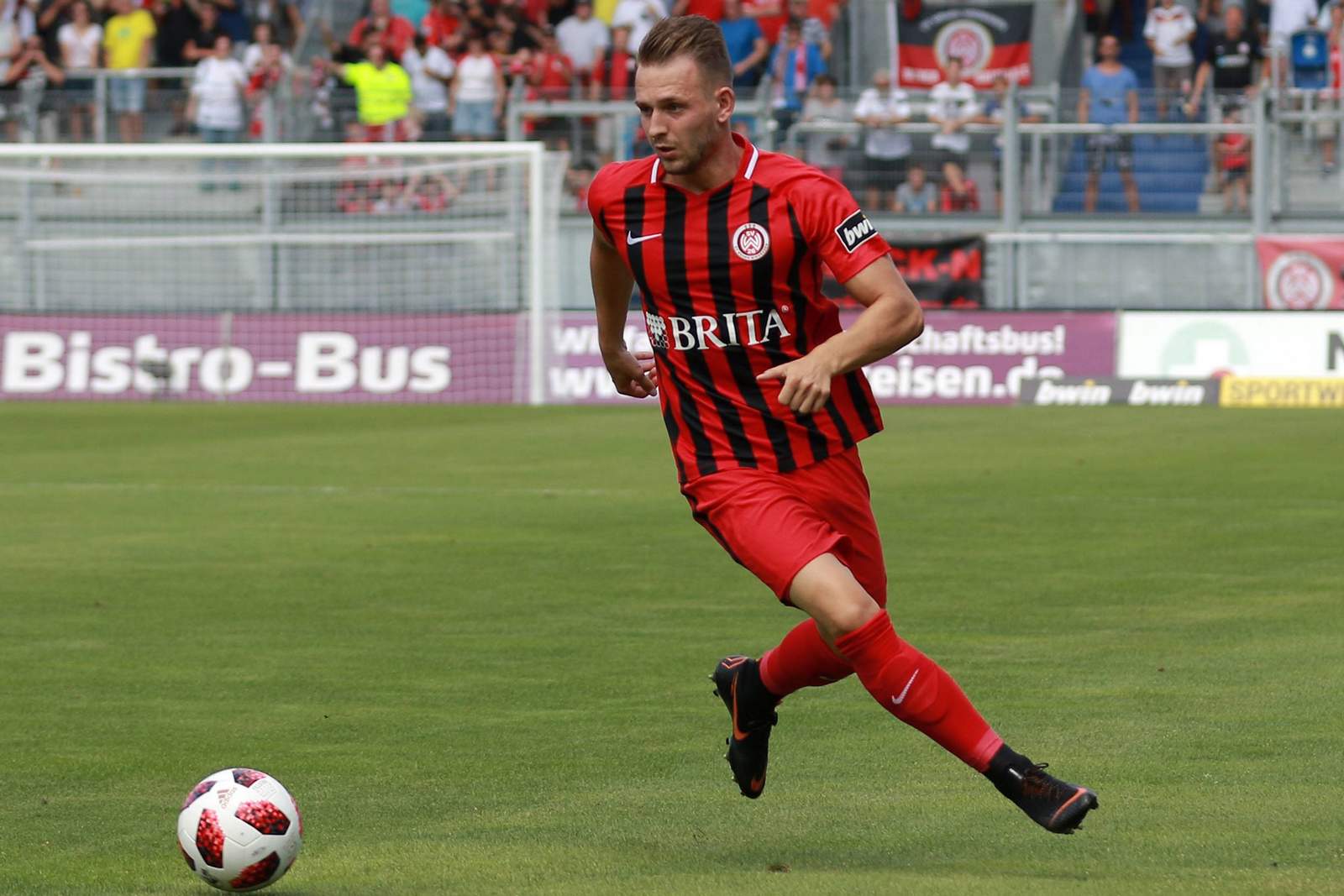 Marc Wachs, Wehen Wiesbaden, 2. Bundesliga Marc Wachs von Wehen Wiesbaden