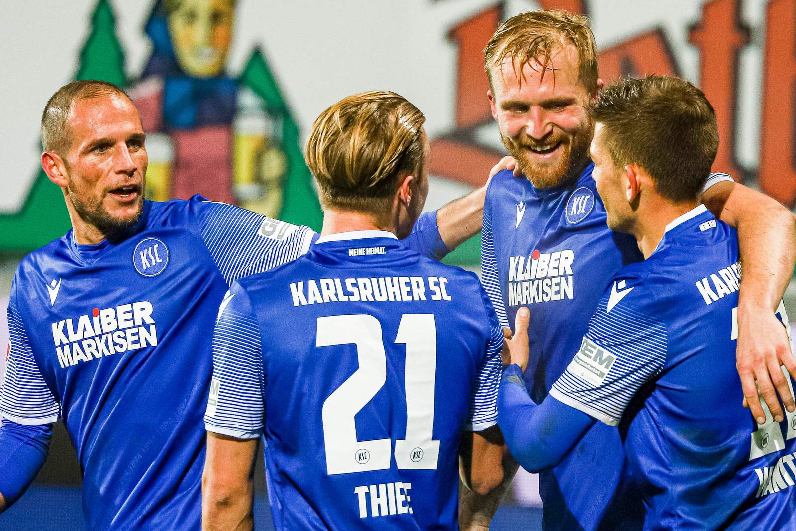 hofmann ksc 2.bundesliga Philipp Hofmann jubelt nach Tor per Fallrückzieher für den KSC