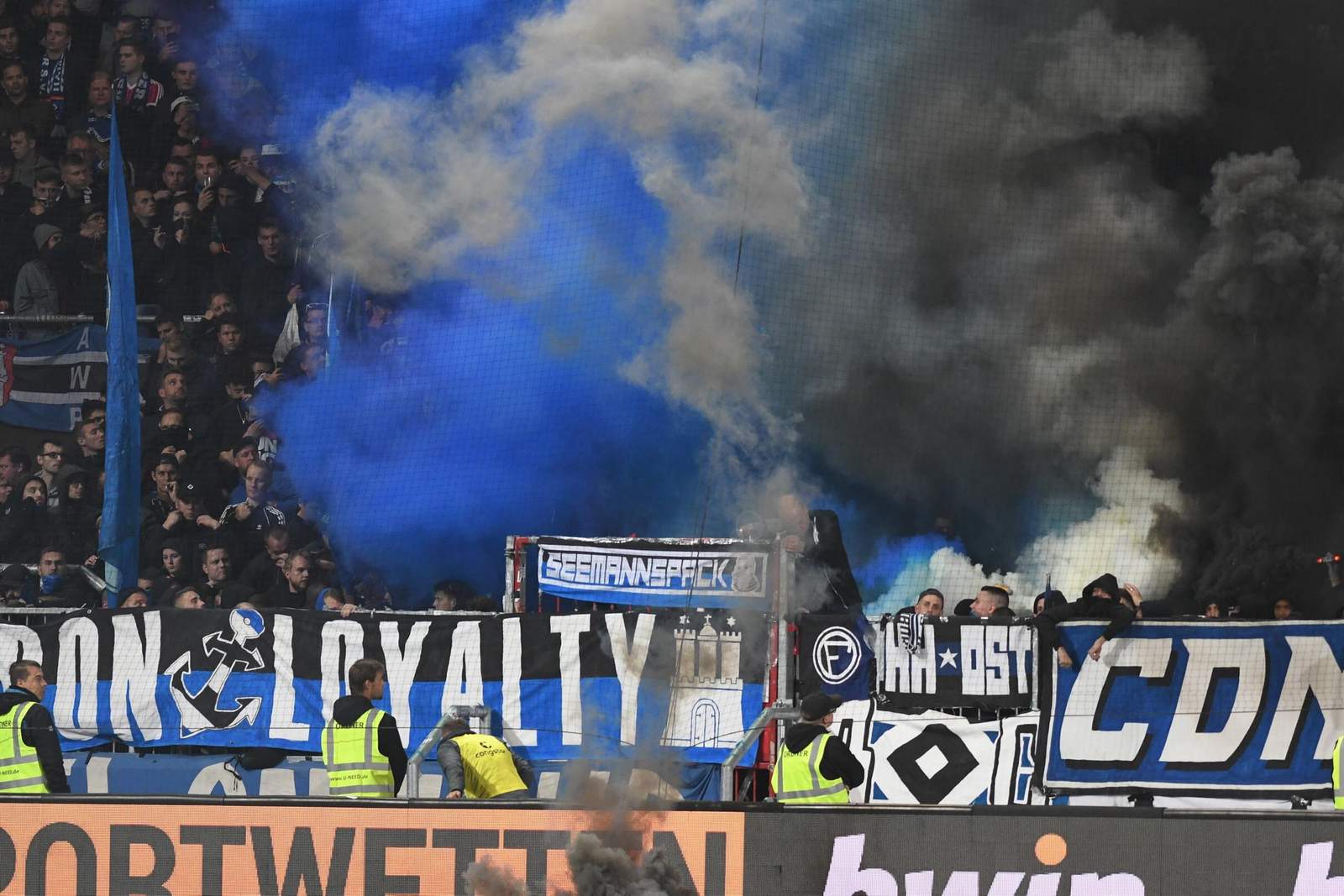 2. bundesliga, hsv HSV-Fans zündeln beim Derby auf St. Pauli