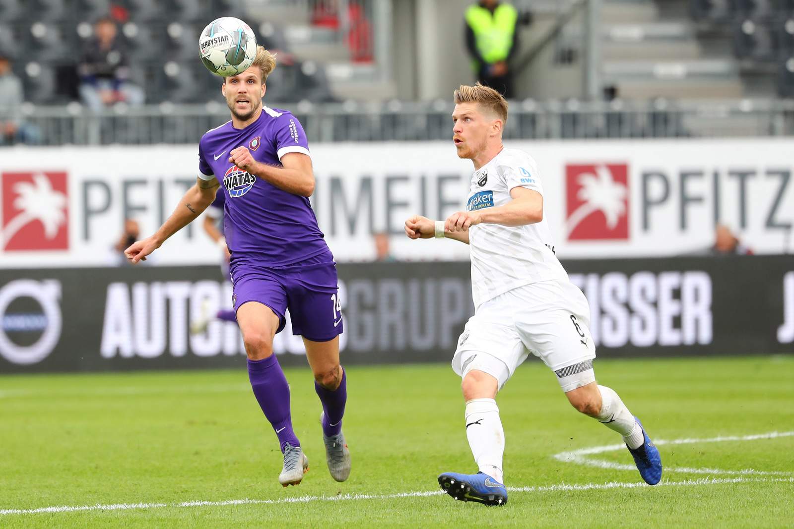 2. bundesliga, philipp zulechner, erzgebirge aue, sv sandhausen, denis linsmayer Philipp Zulechner (l.) gegen Denis Linsmayer