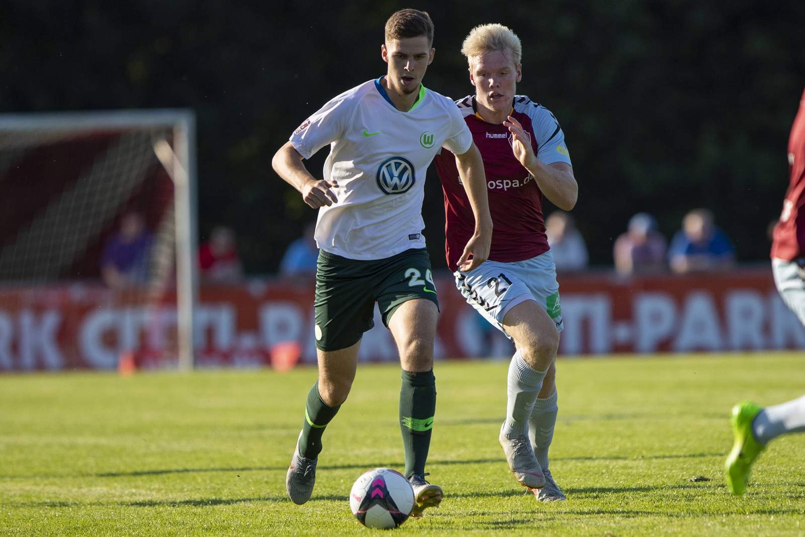 vfl wolfsburg u23, anton stach Anton Stach (v) gegen Flensburgs Jonas Andersen.