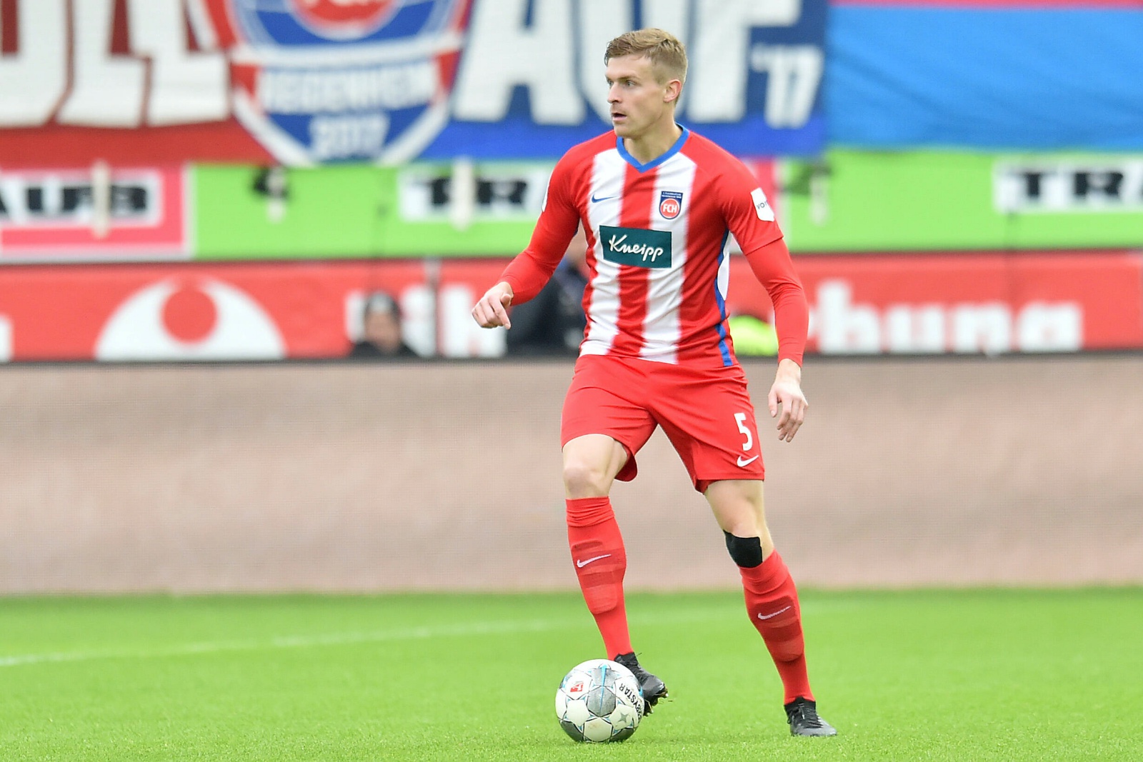 2. bundesliga, 1. fc heidenheim, oliver hüsing Oliver Hüsing im Spielaufbau.