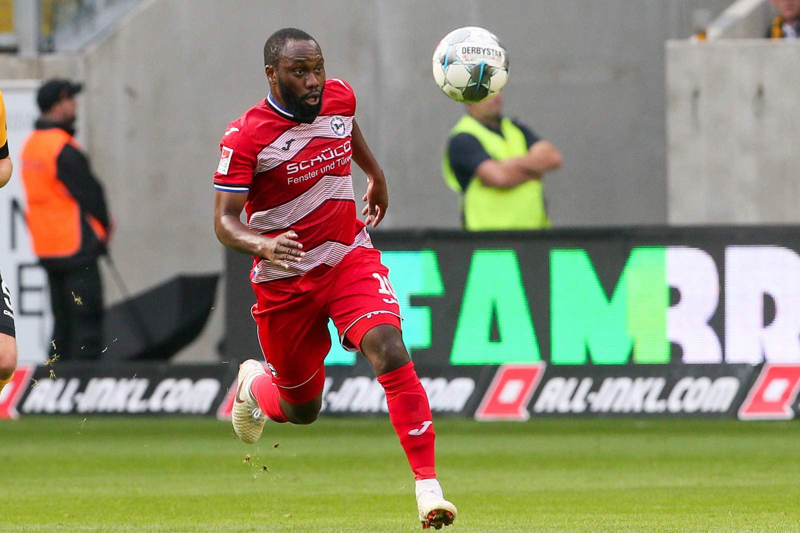 Reinhold Yabo, Arminia Bielelfeld, 2. Bundesliga Reinhold Yabo von Arminia Bielelfeld