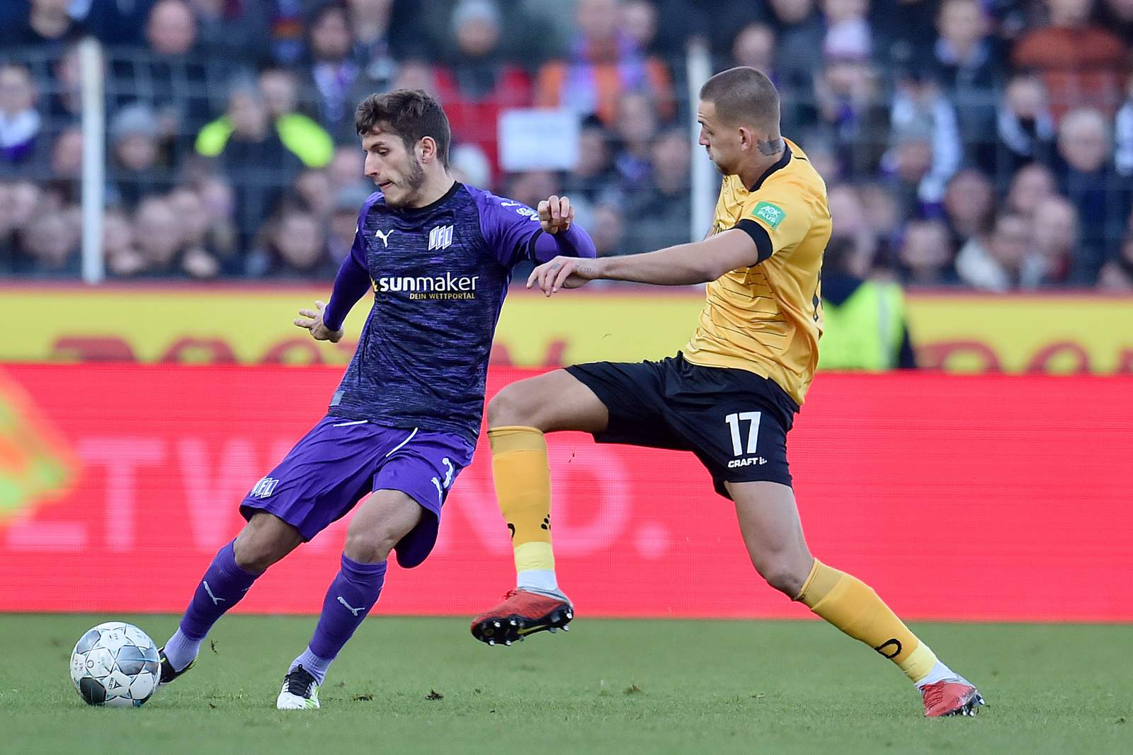 2. bundesliga, vfl osnabrück, dynamo dresden, bashkim ajdini, rene klingenburg Bashkim Ajdini (l.) gegen Rene Klingenburg.
