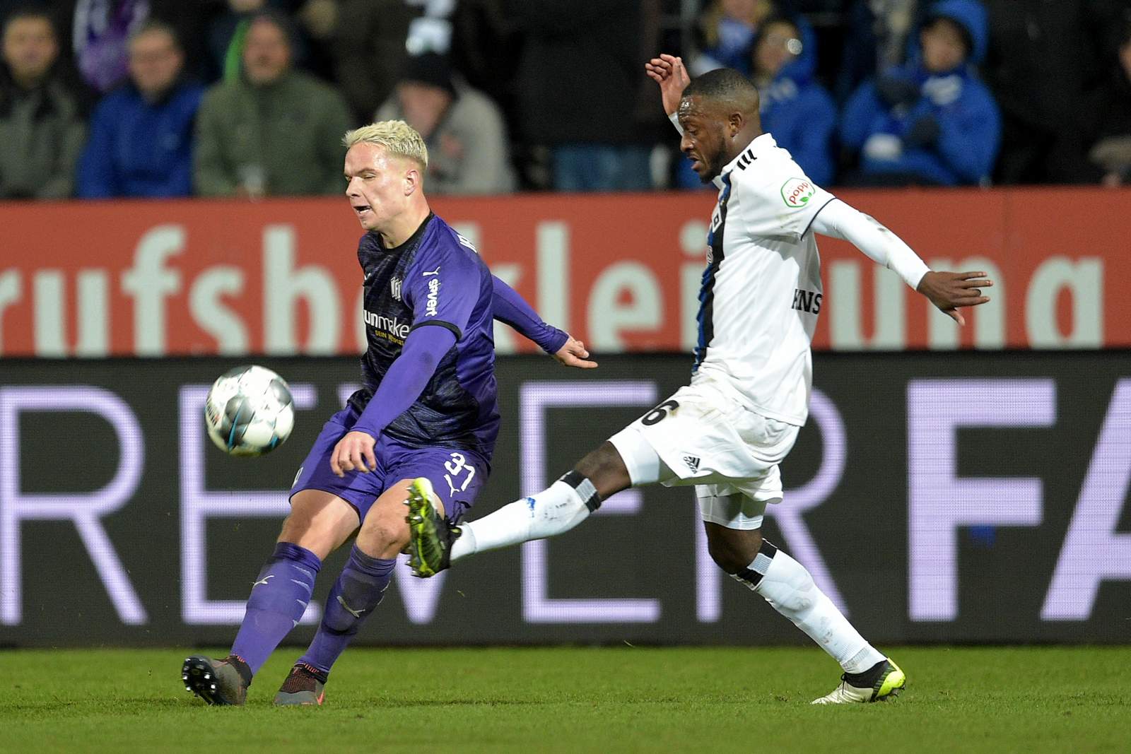 niklas schmidt, david kinsombi, hsv, vfl osnabrück, 2. bundesliga Niklas Schmidt gegen David Kinsombi