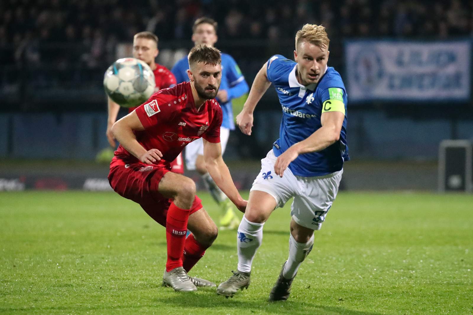 2. bundesliga, darmstadt 98, fabian holland Fabian Holland (r.) gegen Stuttgart.