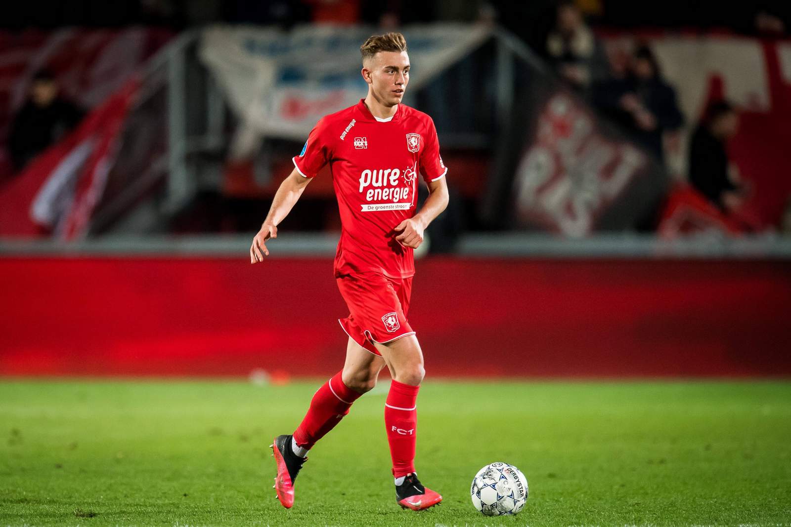 twente enschede, oriol busquets Oriol Busquets gegen Heerenveen.