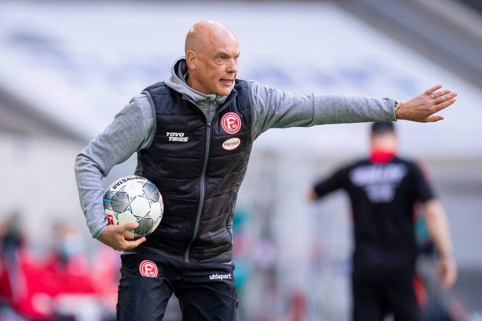 fortuna düsseldorf, uwe rösler Uwe Rösler an der Seitenlinie