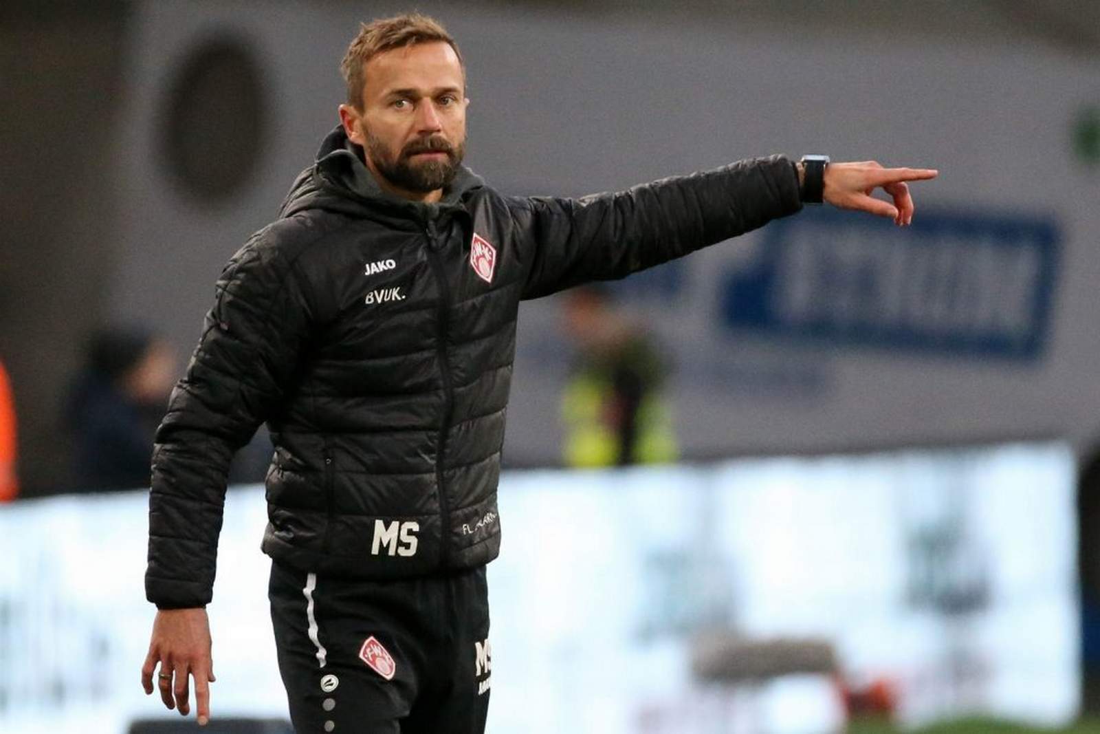 2. bundesliga, würzburger kickers, michael schiele Michael Schiele gibt Anweisungen.