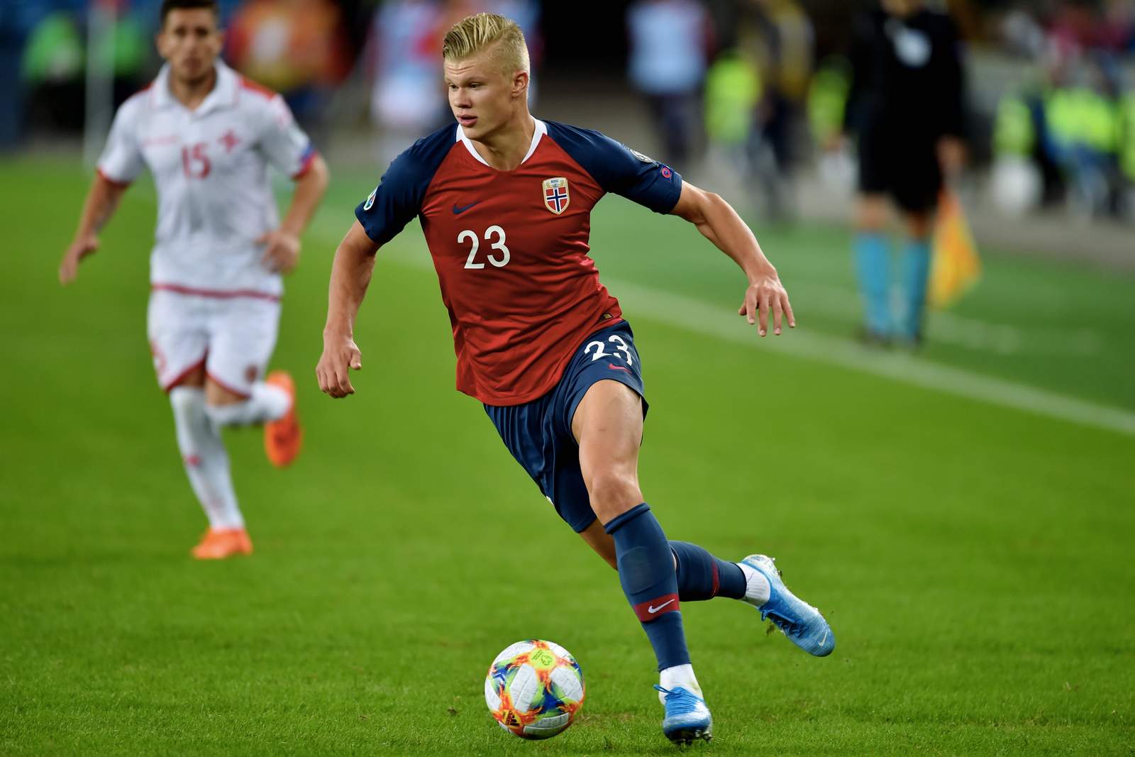 Erling haaland, norwegen, nations league Erling Haaland für Norwegen am Ball