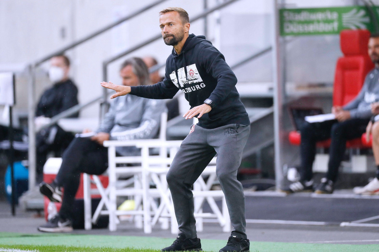 2. bundesliga, michael schiele Michael Schiele an der Seitenlinie.