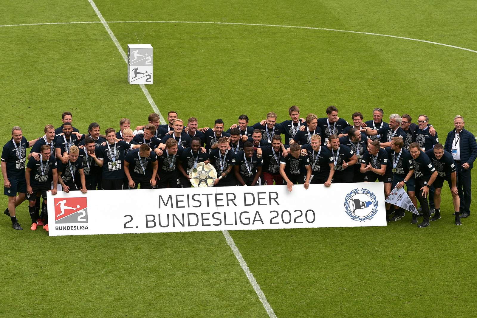 bielefeld 2.bundesliga meister Arminia Bielefeld beim Meisterfoto 2020