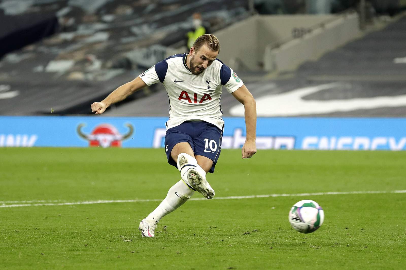 premier league, tottenham hotspur, harry kane Harry Kane verwandelt einen Elfmeter.