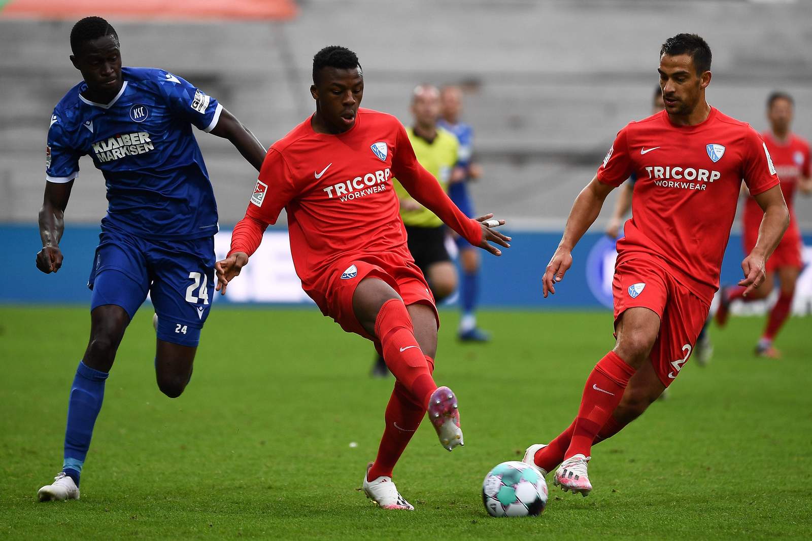 2. bundesliga, vfl bochum, armel bella-kotchap Armel Bella-Kotchap (m.) gegen den KSC.