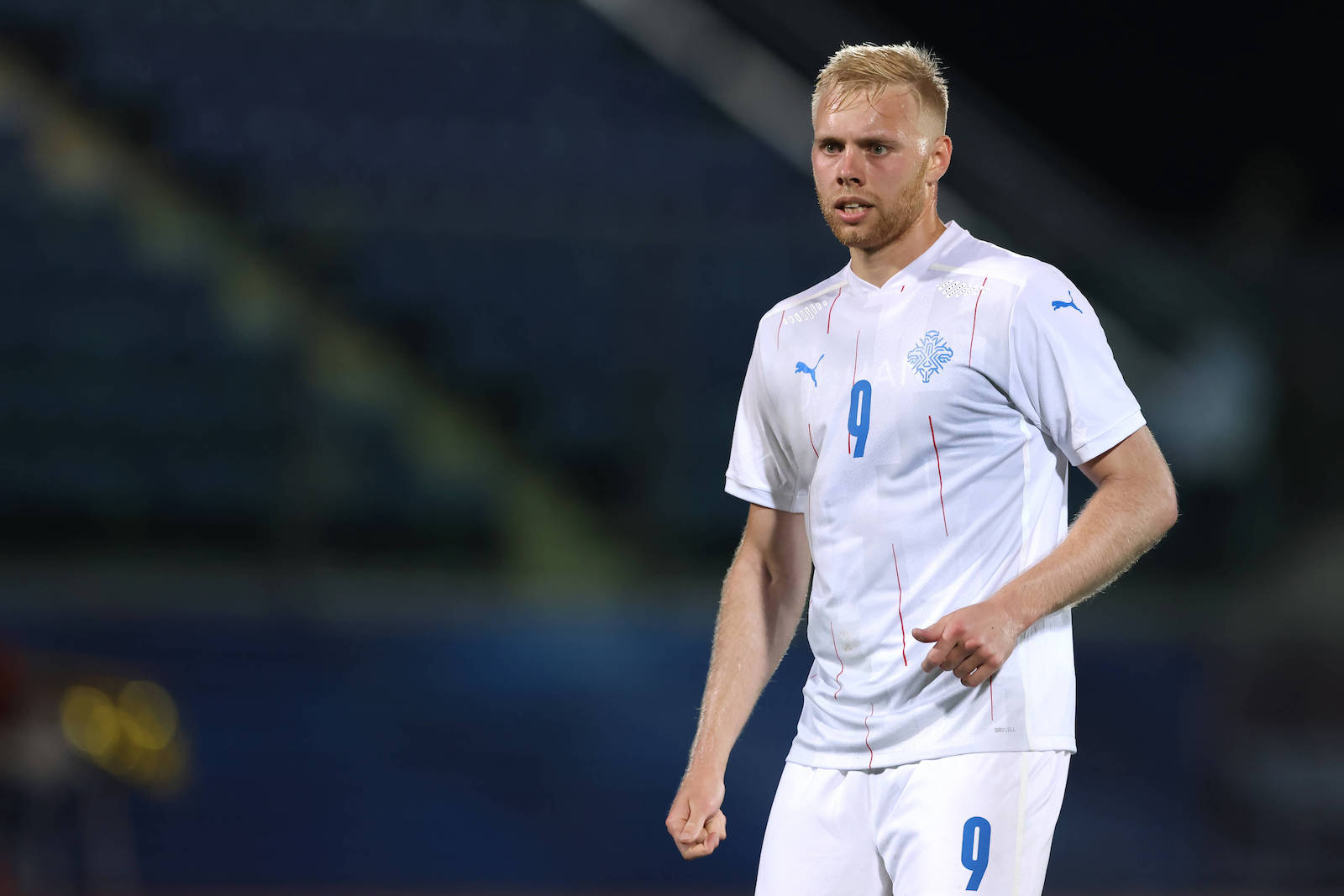 Hansa Rostock: Sveinn Aron Gudjohnsen im Anflug