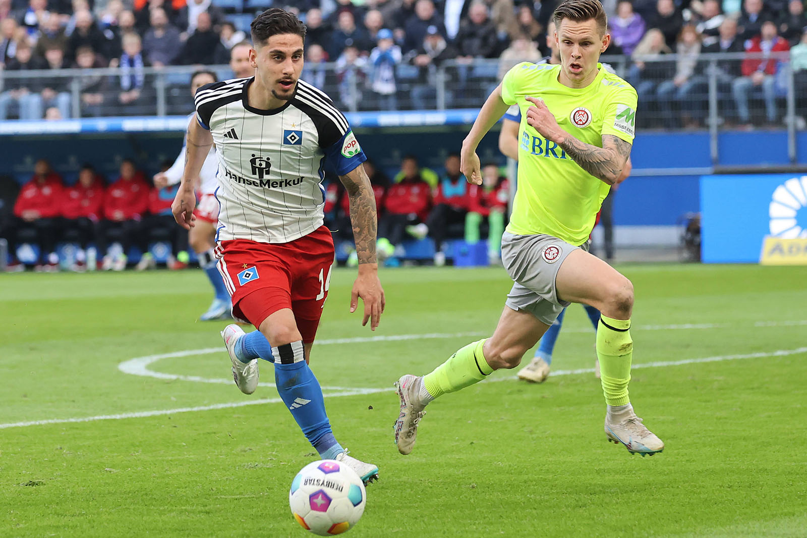 Ludovit Reis von HSV beim 3:0 gegen den SV Wehen Wiesbaden 