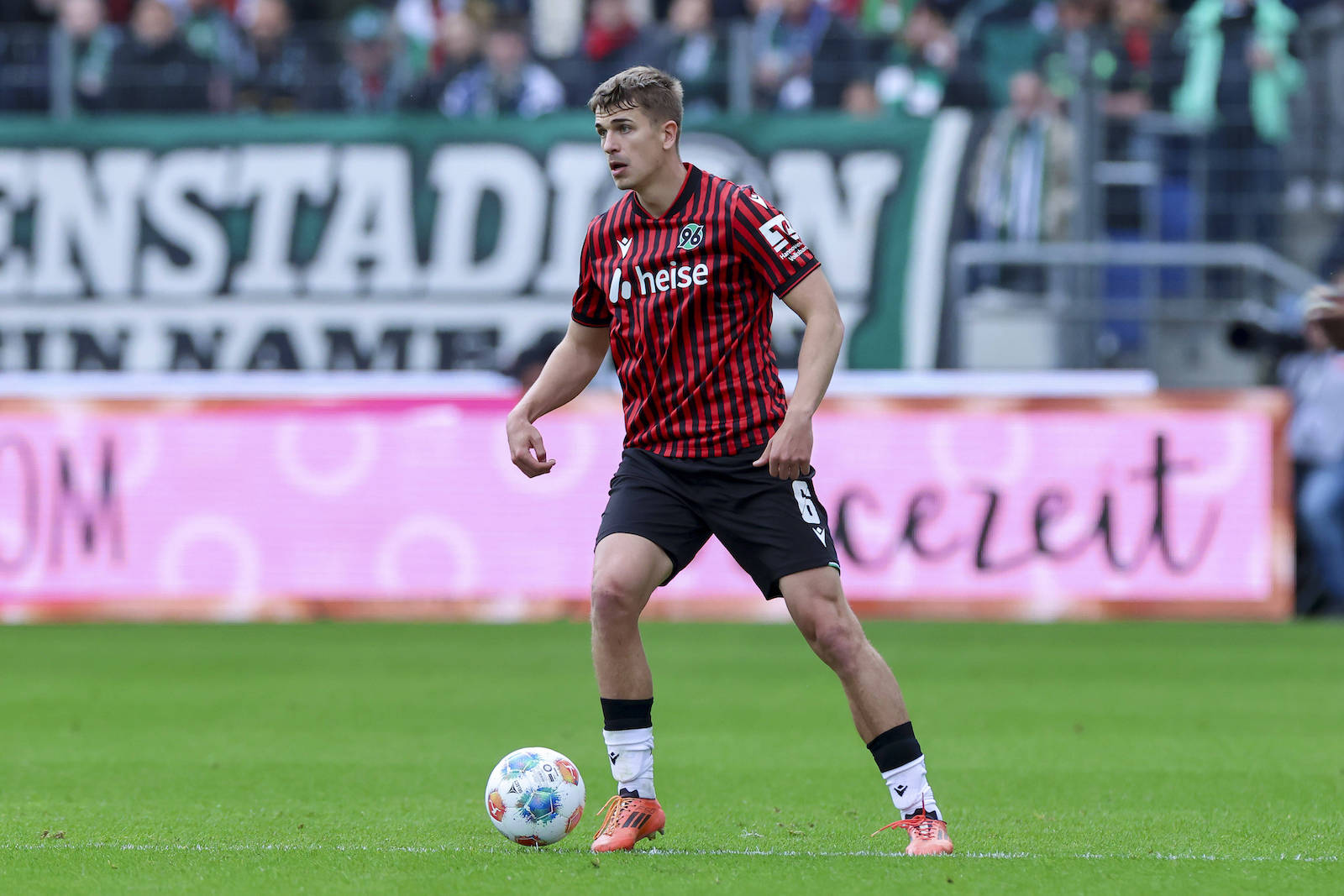 Nach einer knappen Stunde verletzt vom Feld: Maik Nawrocki. © IMAGO / DeFodi Images